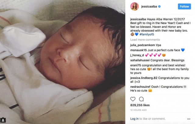 Jessica Alba è mamma per la terza volta: è nato Hayes